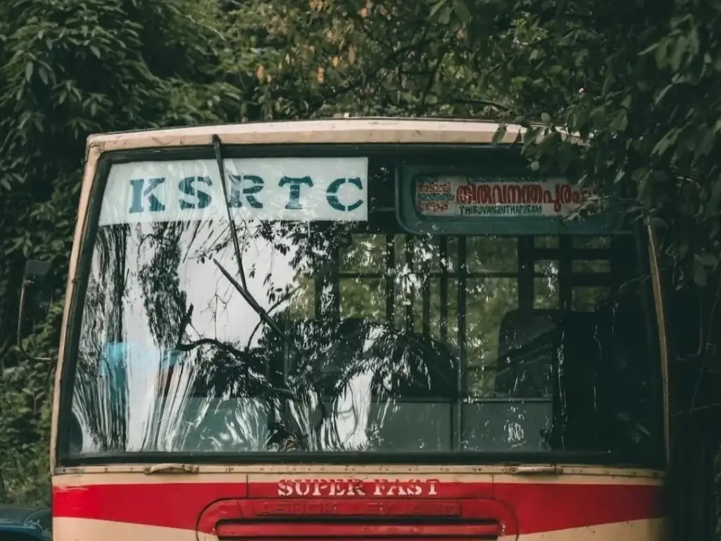 ksrtc munnar trip from trivandrum